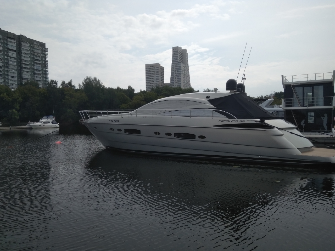 Яхта Pershing 56