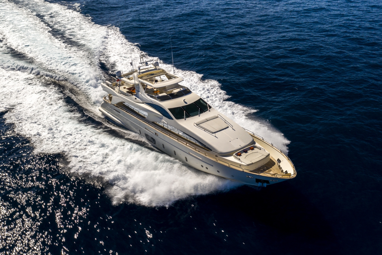 Azimut 105