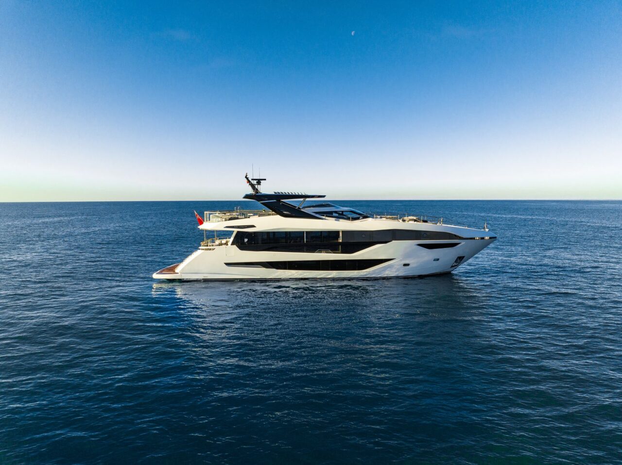 Sunseeker 100 Yacht