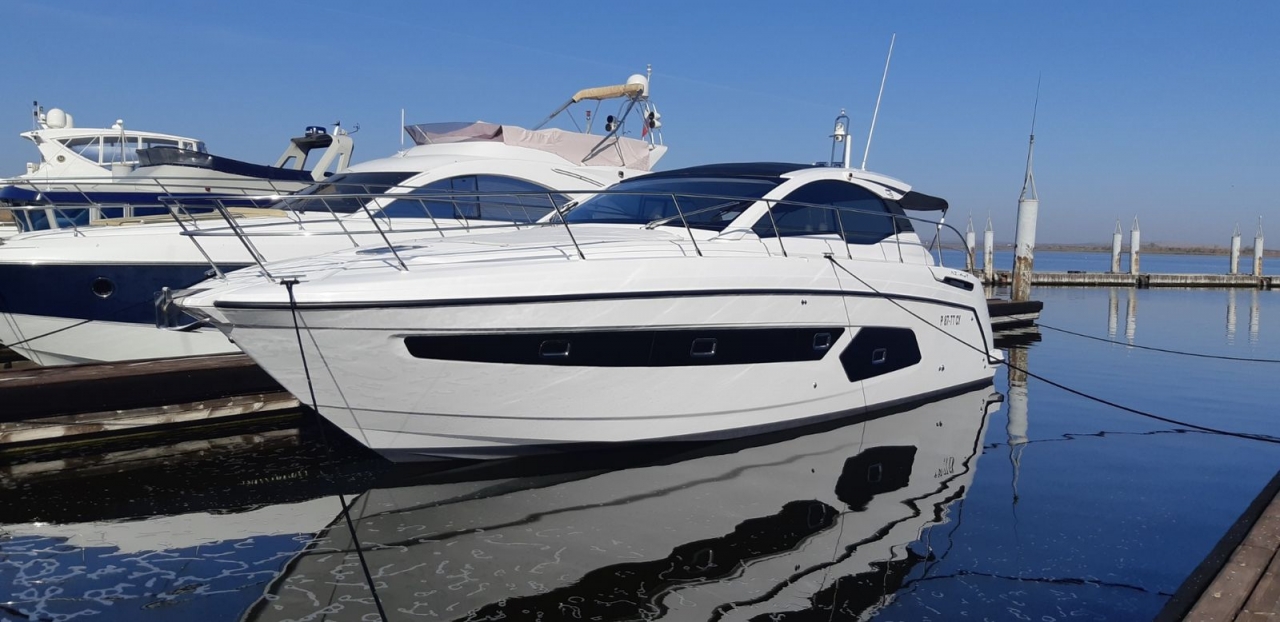 Azimut 43