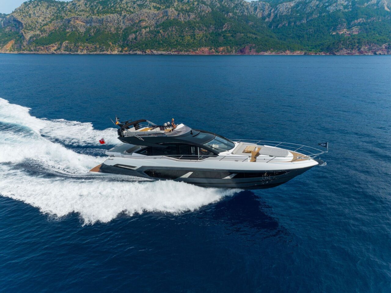 Sunseeker 75 Sport Yacht