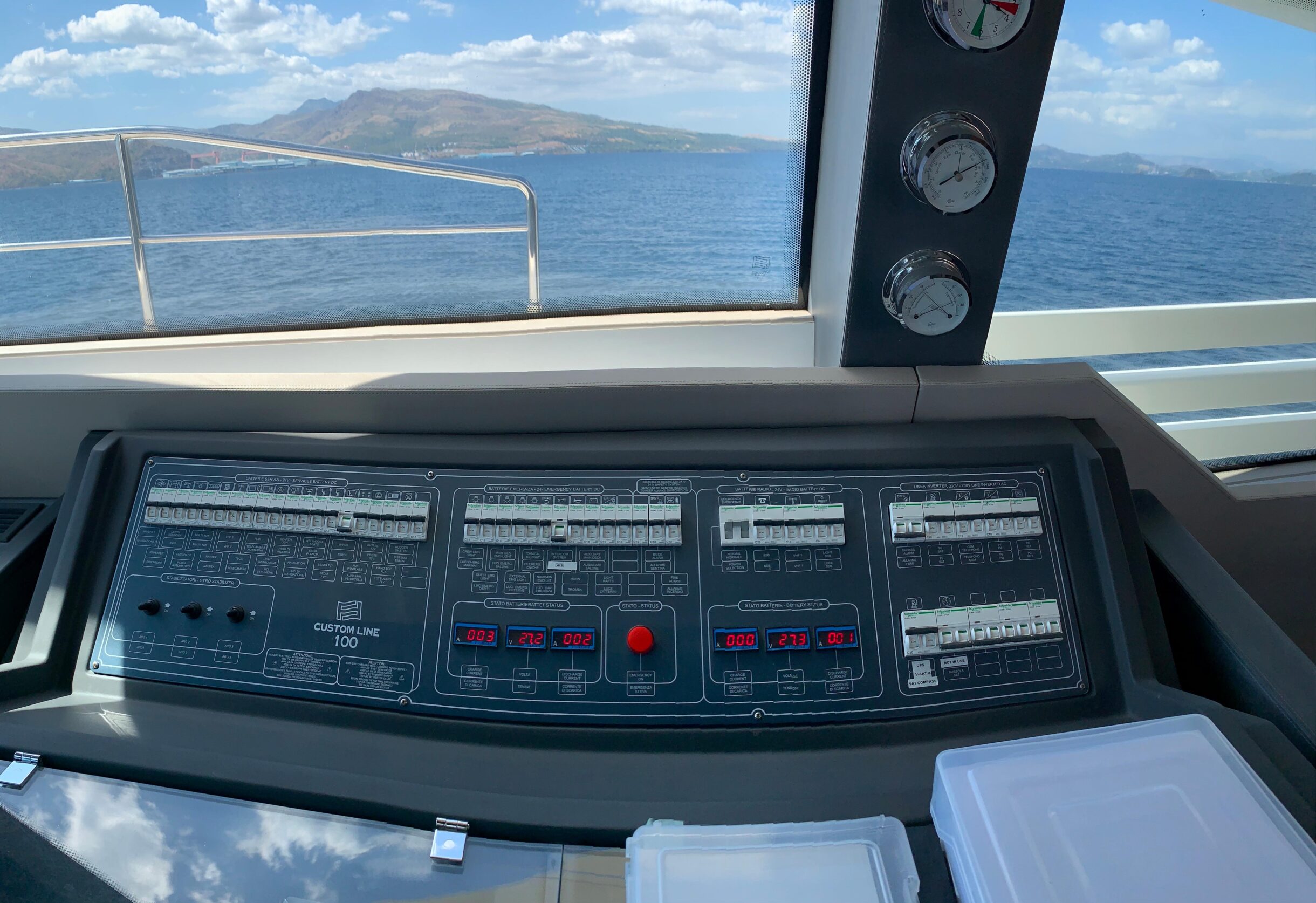 Ferretti Custom Line 100 | Экстрьер 15