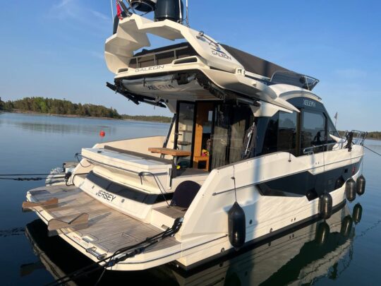 Galeon 400 Fly