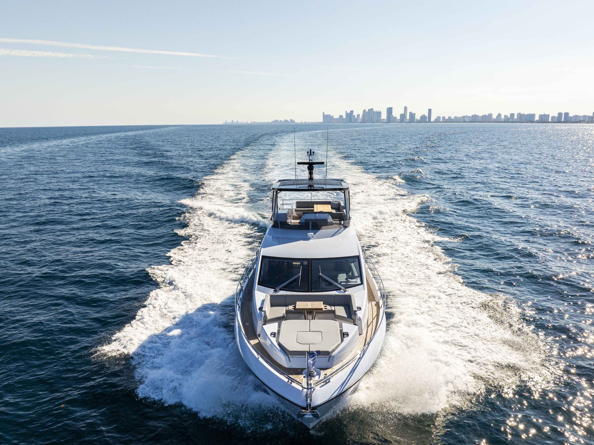 Sunseeker Manhattan 68 | Экстрьер 3