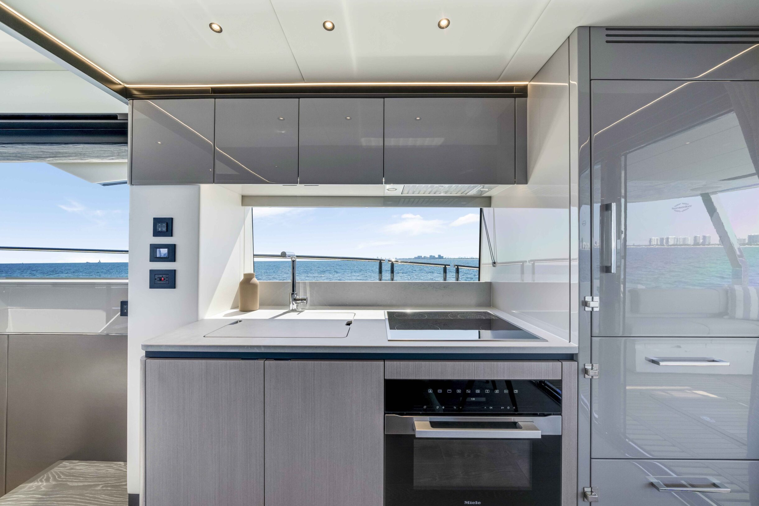 Sunseeker Manhattan 68 | Экстрьер 2