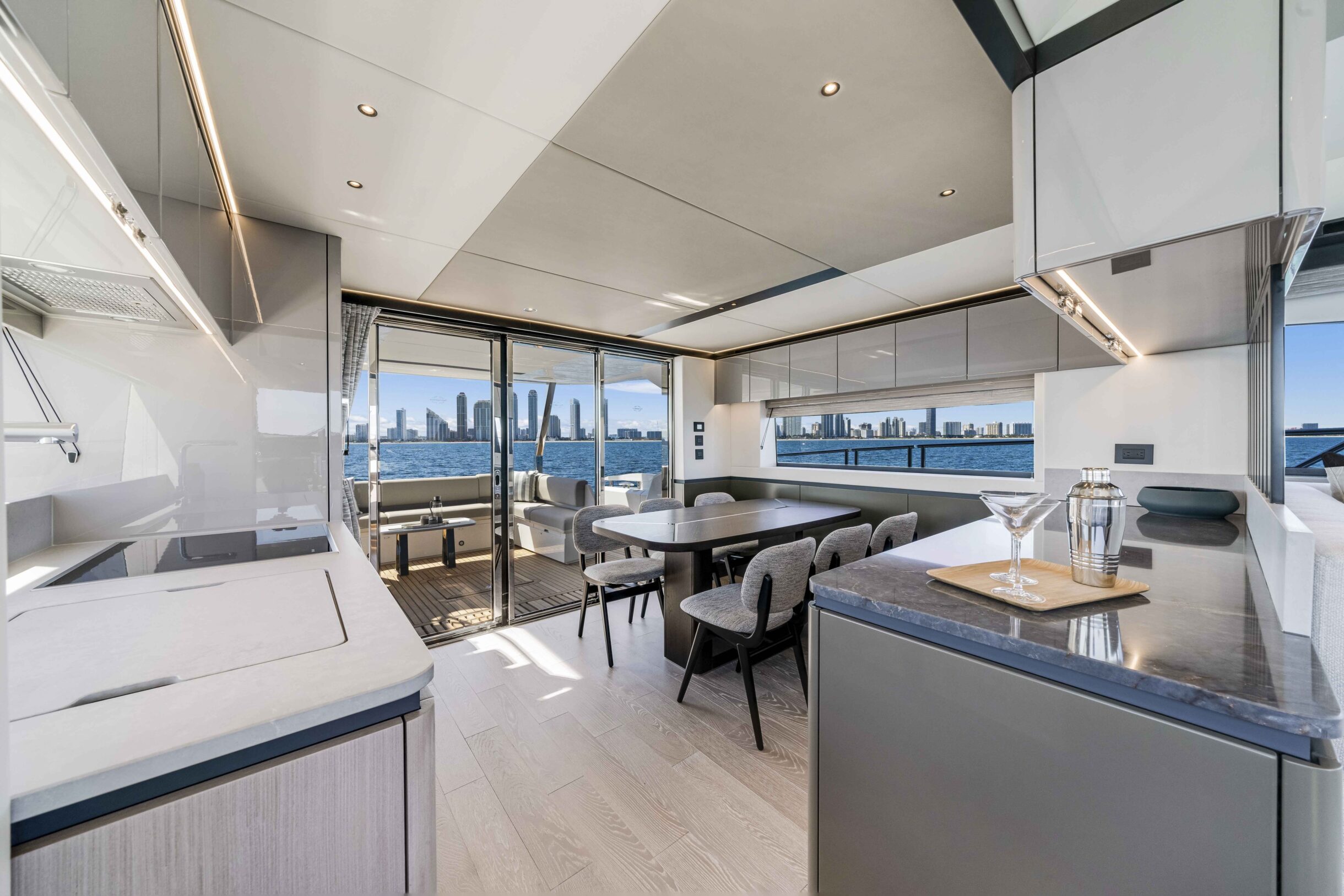 Sunseeker Manhattan 68 | Экстрьер 1