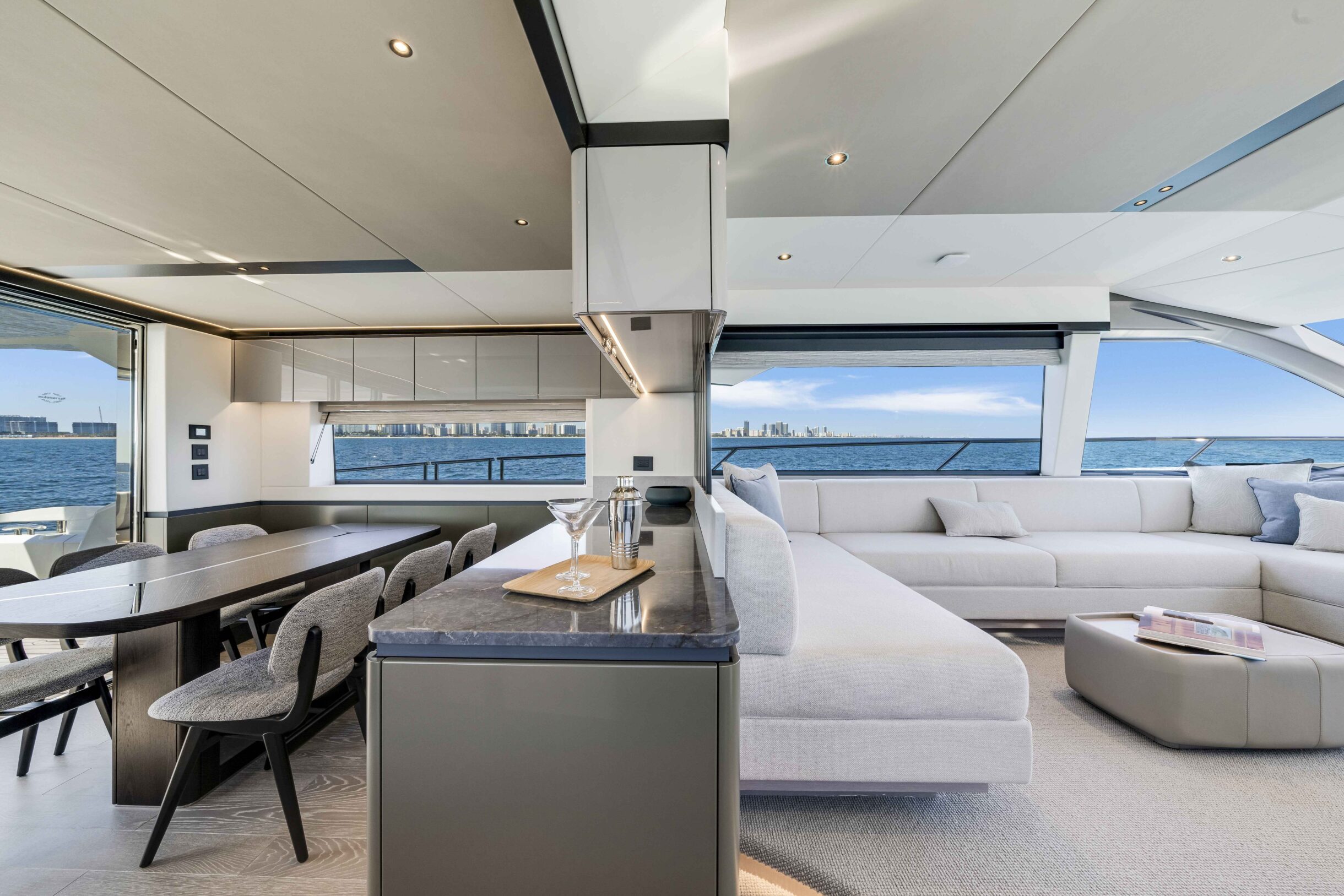 Sunseeker Manhattan 68 | Экстрьер 4