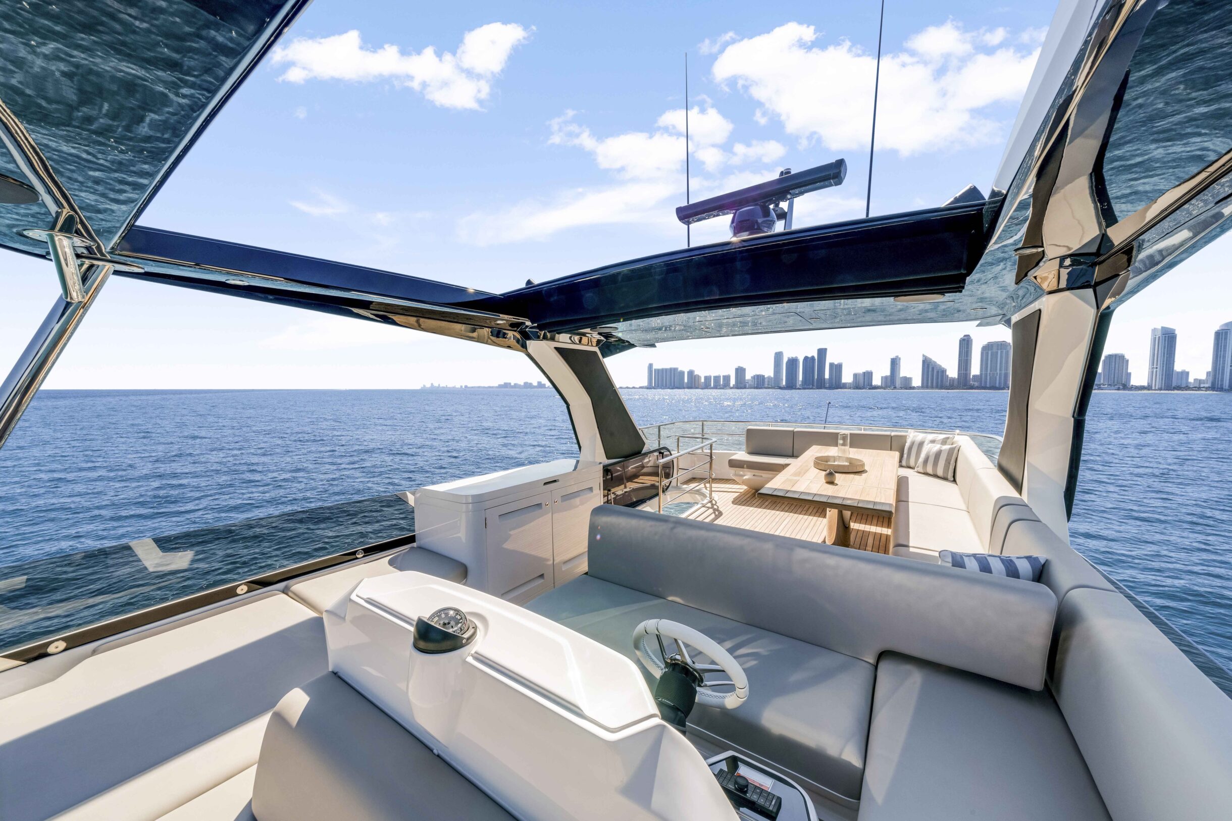 Sunseeker Manhattan 68 | Экстрьер 8