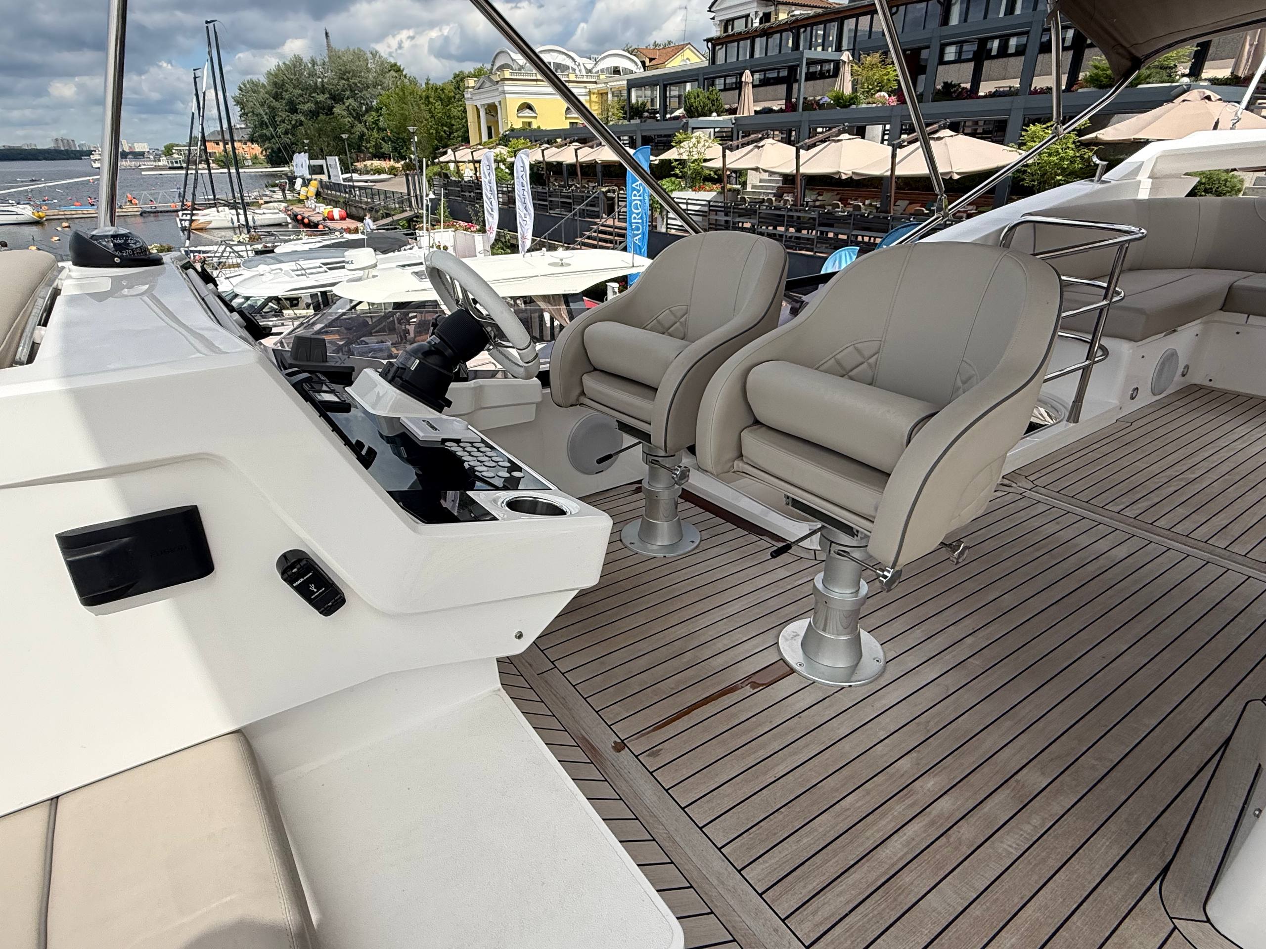 Sunseeker Manhattan 55 | Экстрьер 10