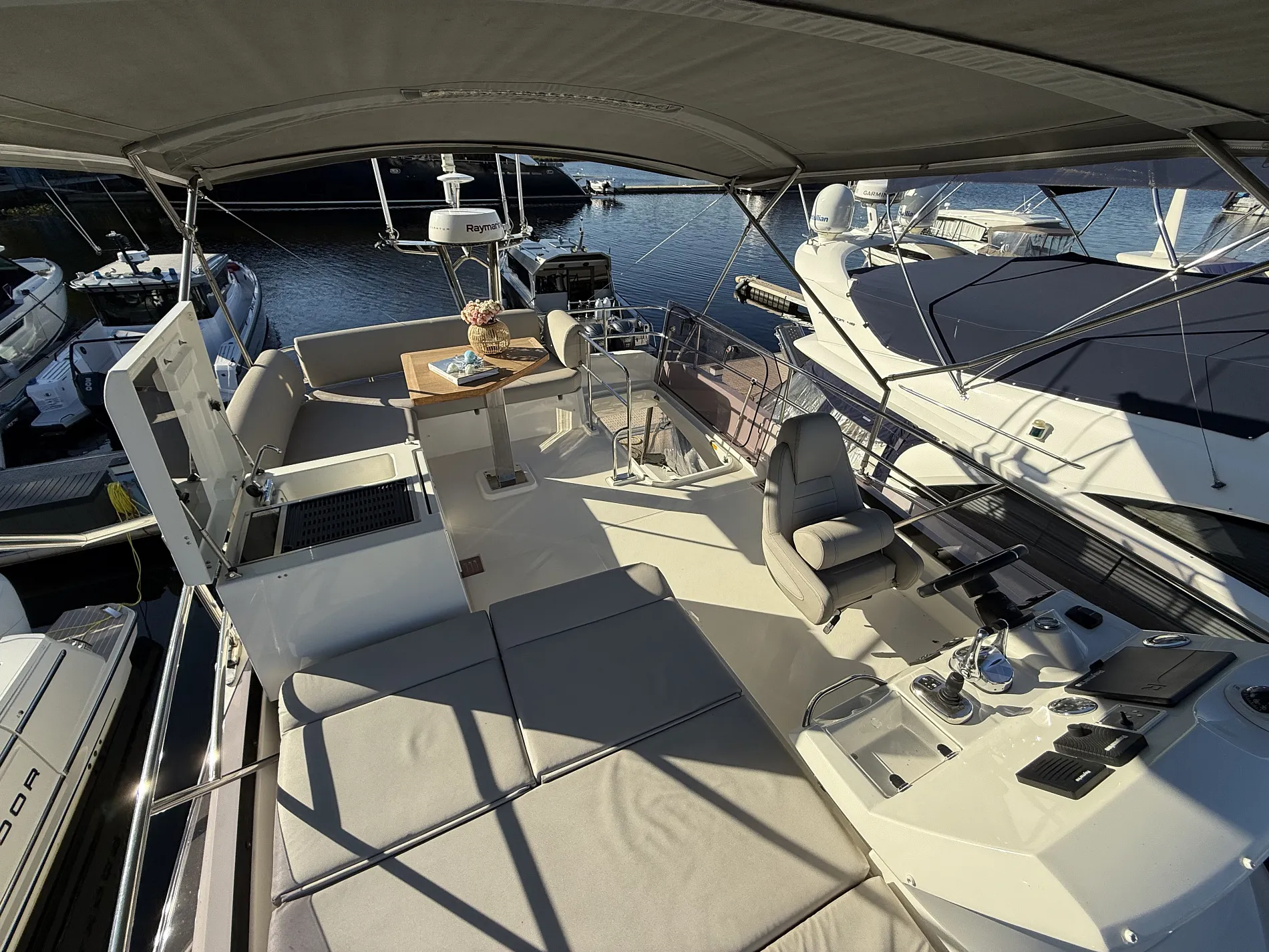 Prestige 420 Fly | Экстрьер 9