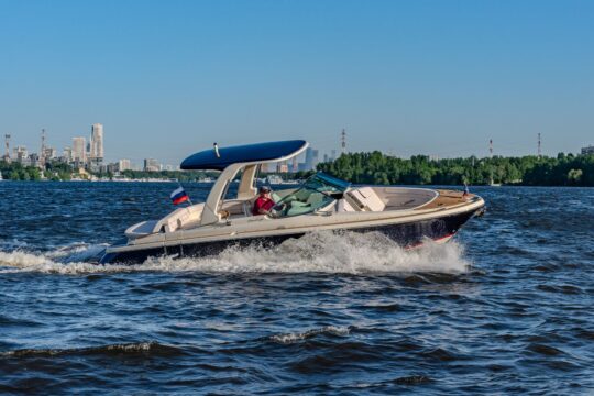 Chris-Craft Launch 28 GT