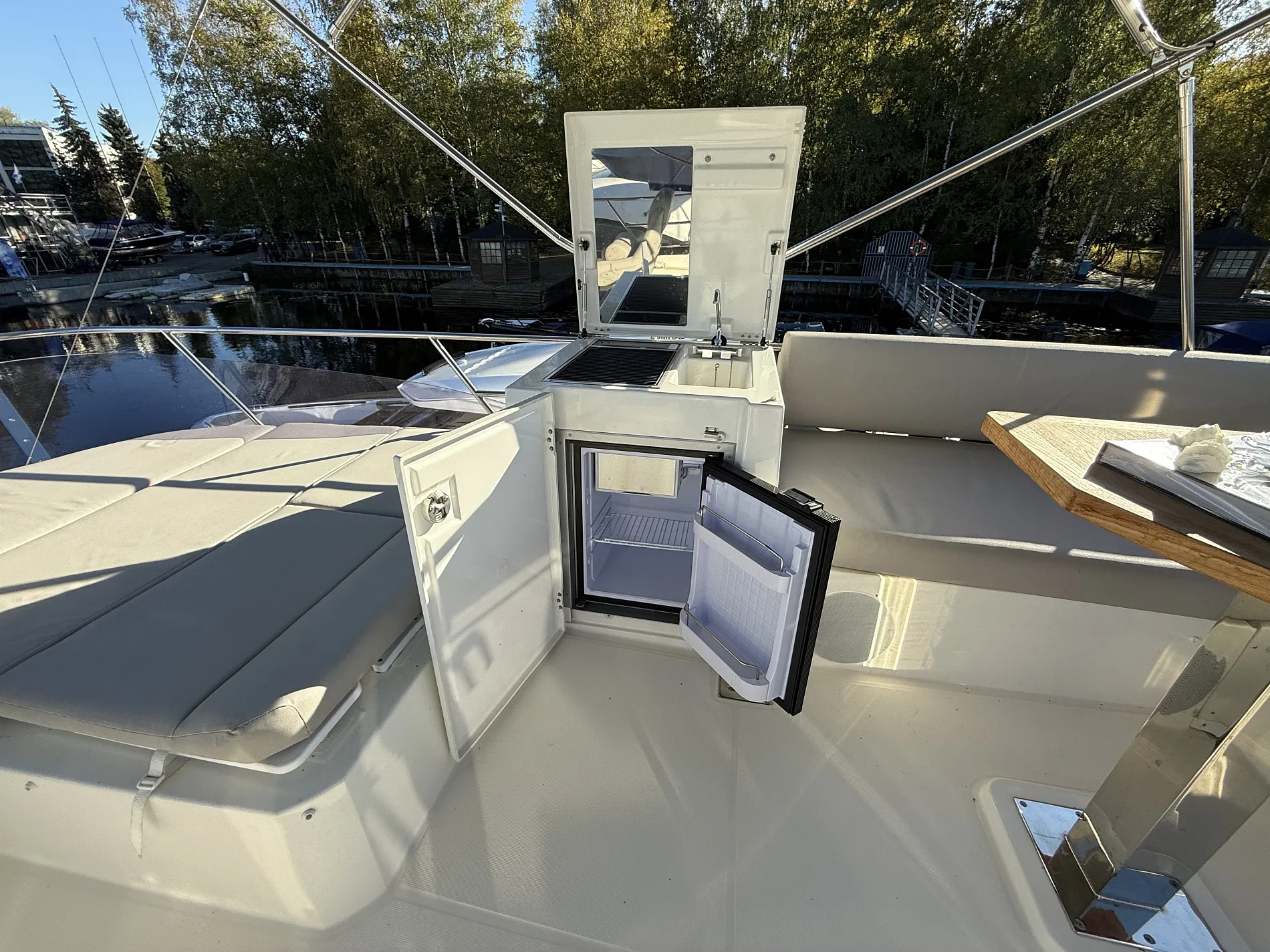 Prestige 420 Fly | Экстрьер 6