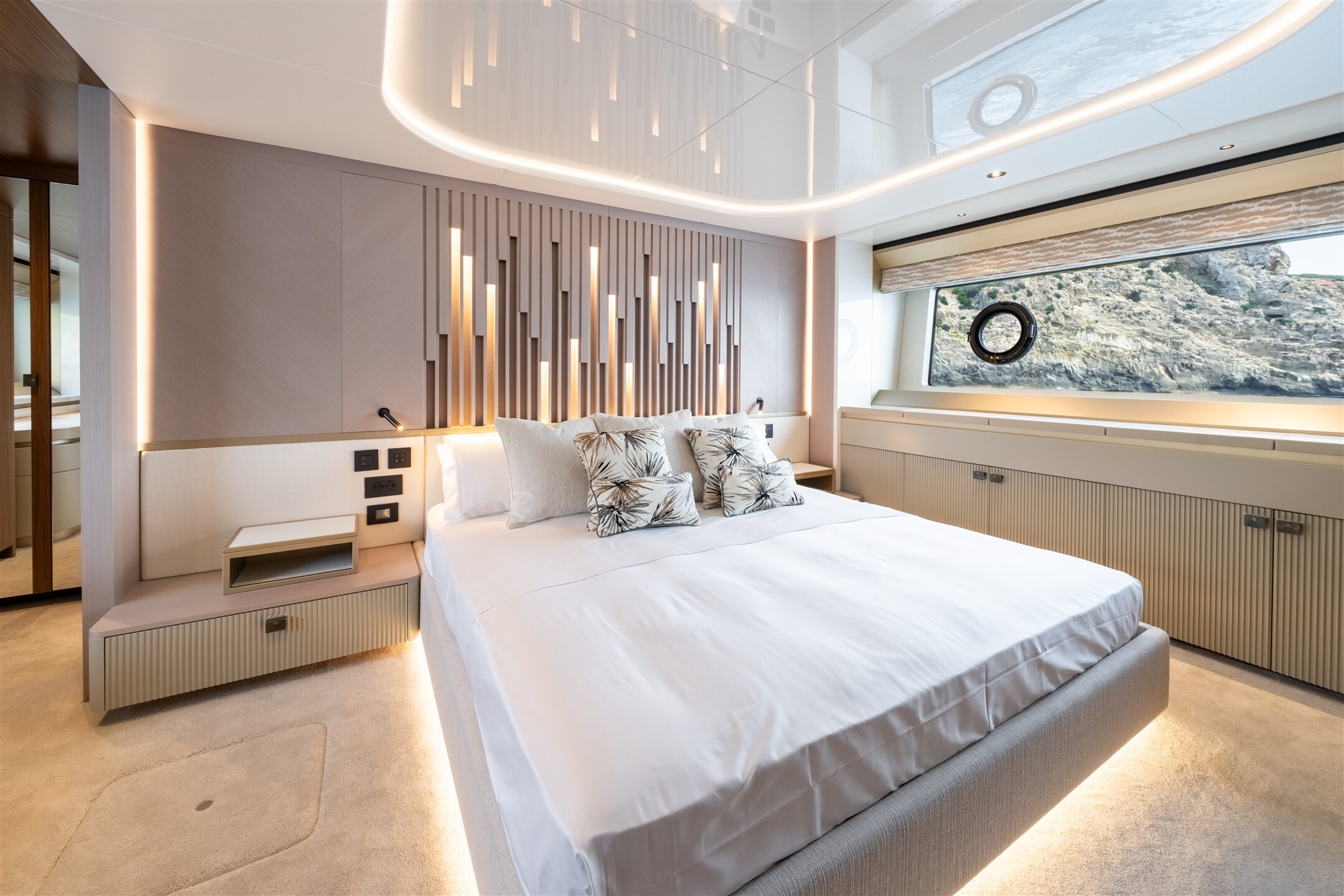 Sunseeker 82 Ocean Enclosed | Экстрьер 14