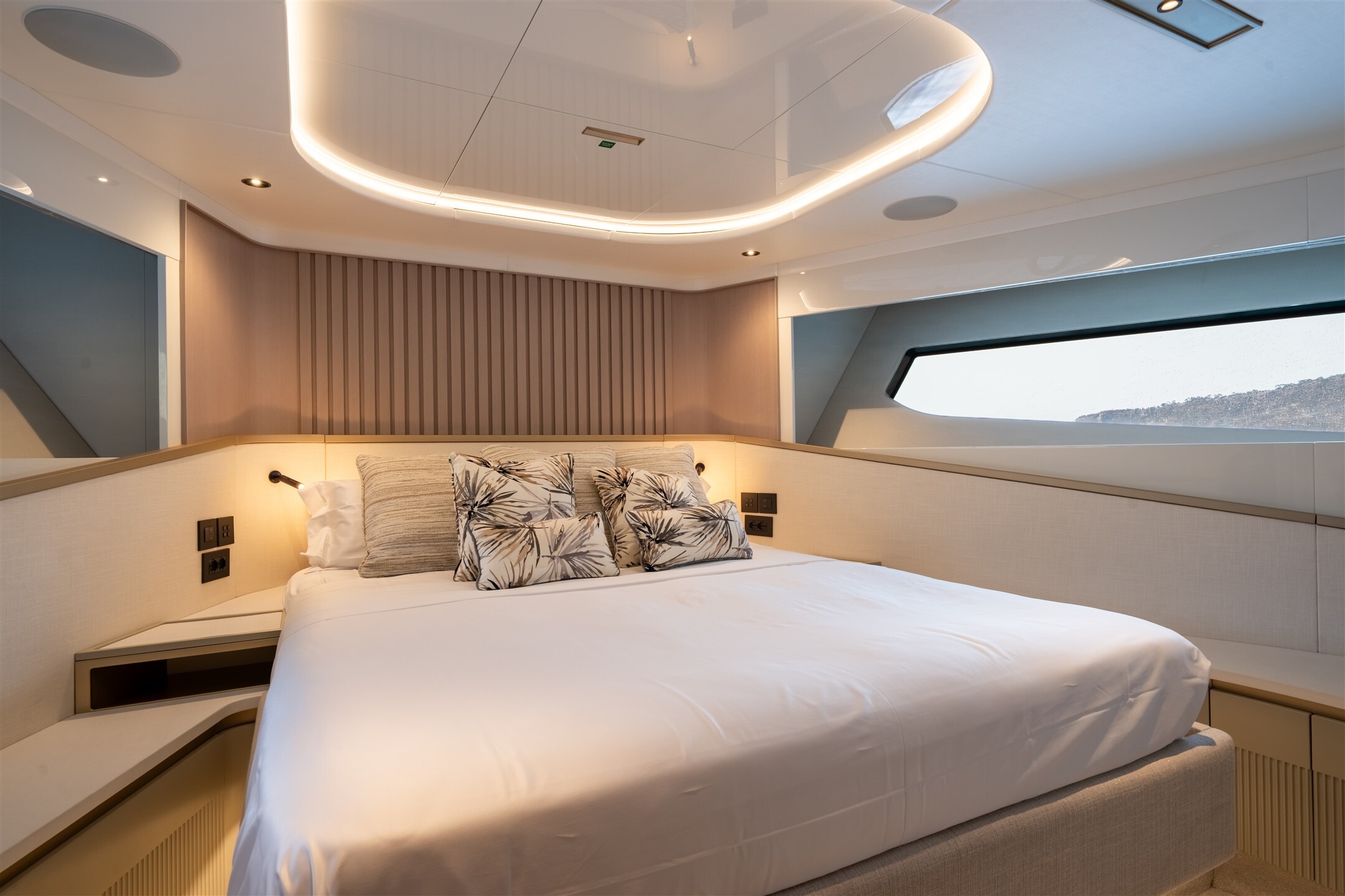 Sunseeker 82 Ocean Enclosed | Экстрьер 16