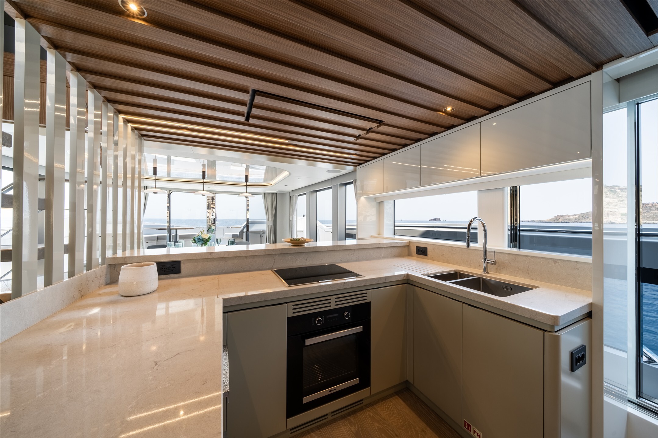 Sunseeker 82 Ocean Enclosed | Экстрьер 8