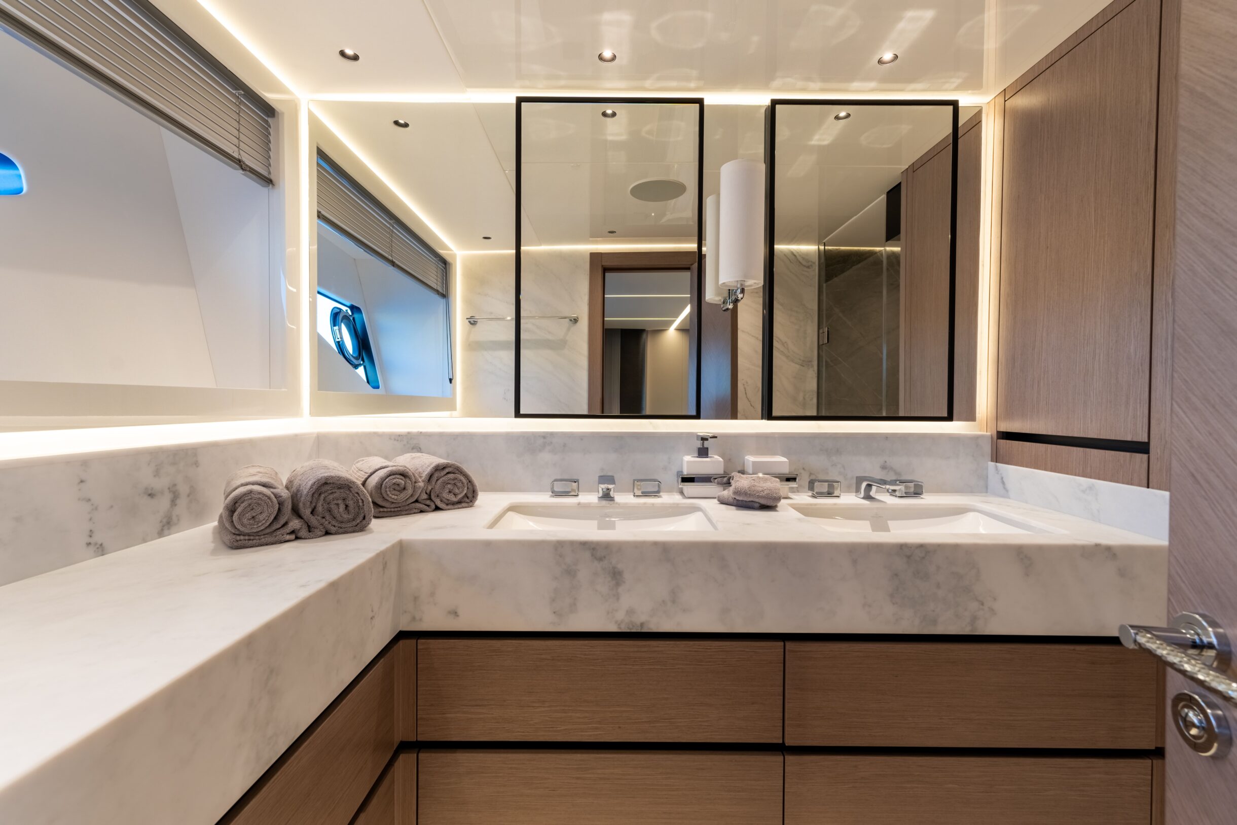 Sunseeker 90 Ocean Enclosed | Экстрьер 14