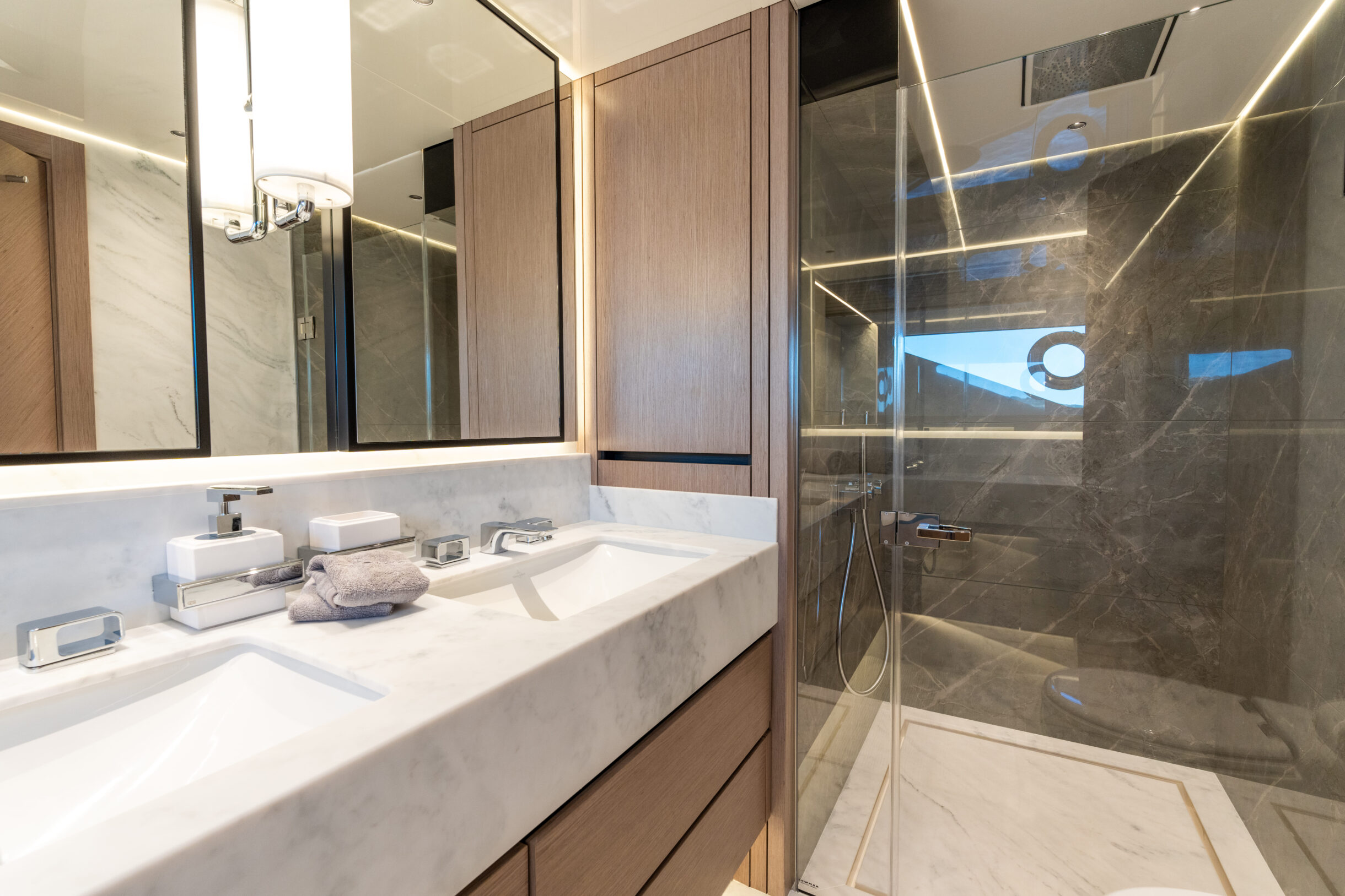 Sunseeker 90 Ocean Enclosed | Экстрьер 13