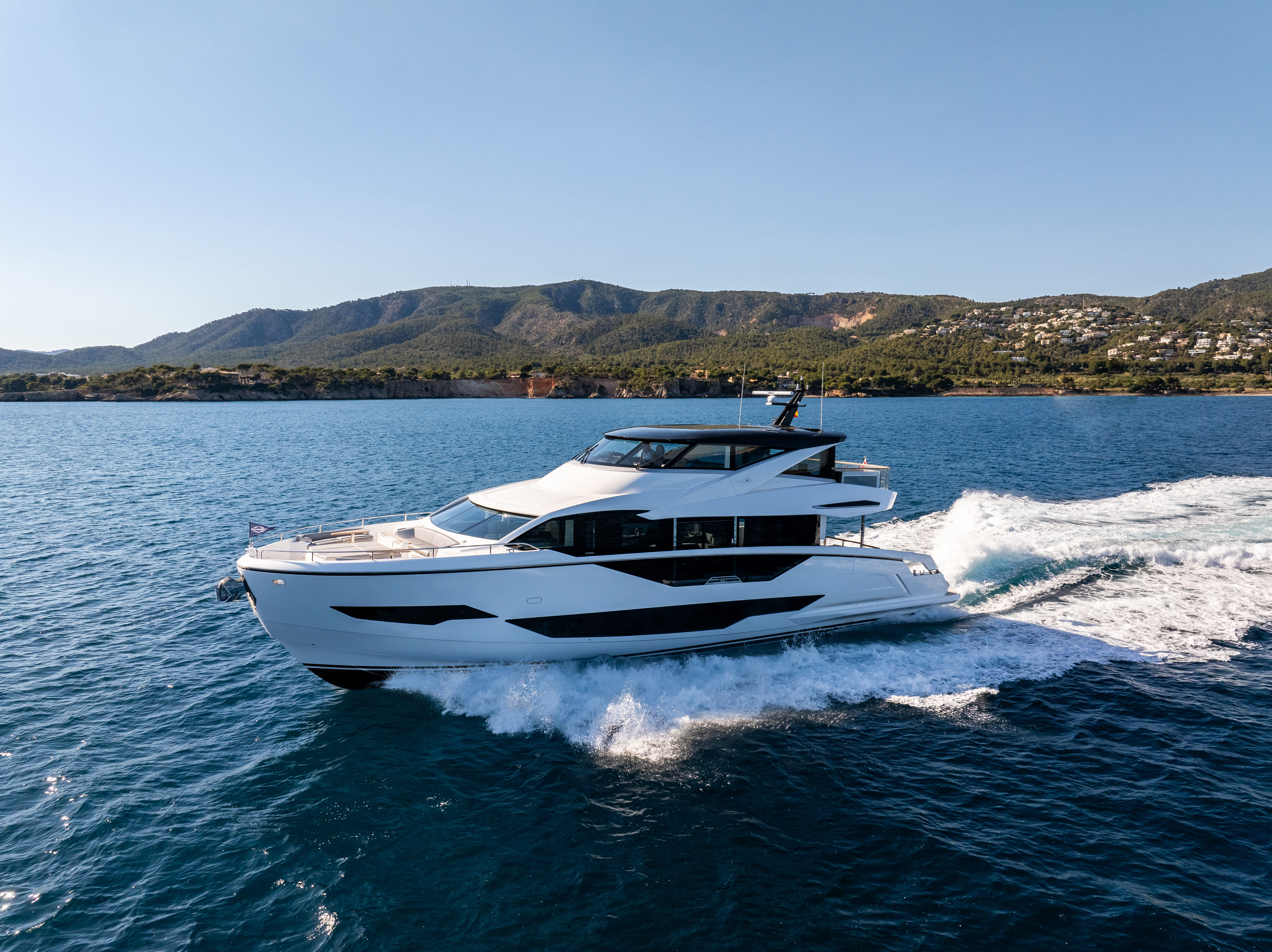 Sunseeker 90 Ocean Enclosed