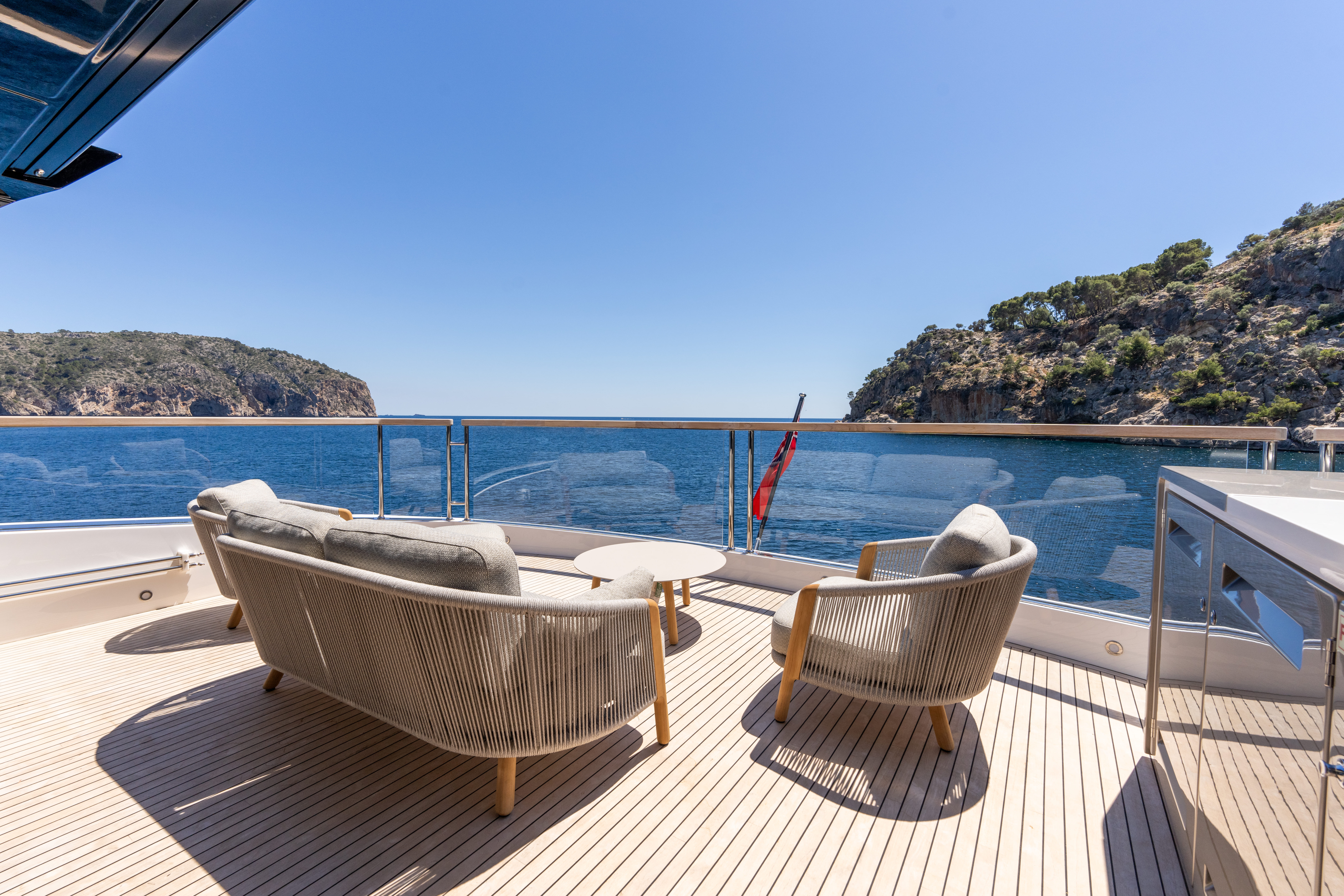 Sunseeker 90 Ocean Enclosed | Экстрьер 10