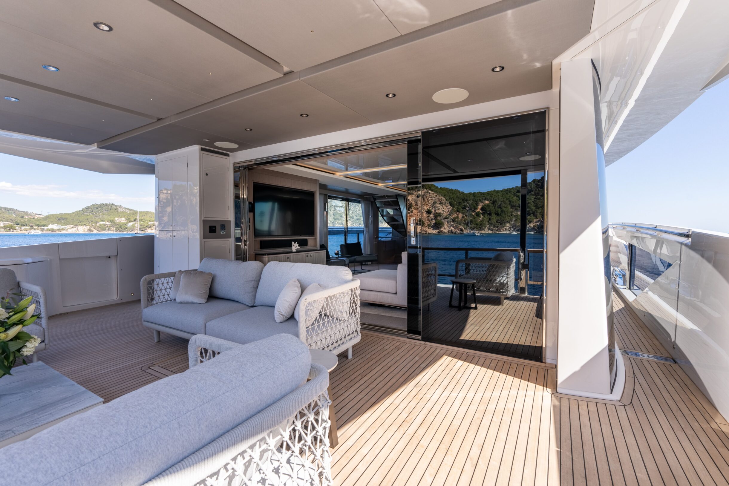 Sunseeker 90 Ocean Enclosed | Экстрьер 11