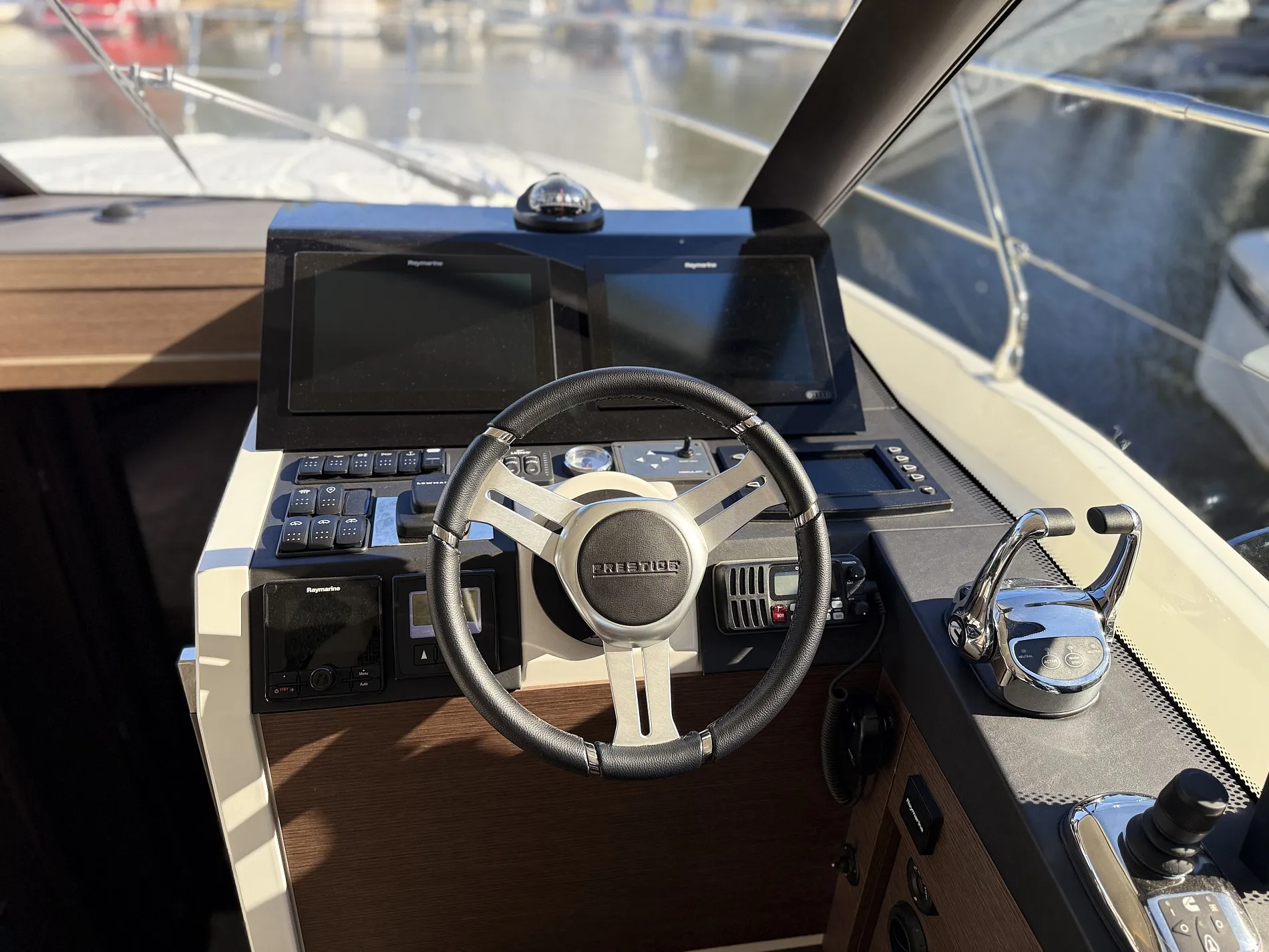 Prestige 420 Fly | Экстрьер 6