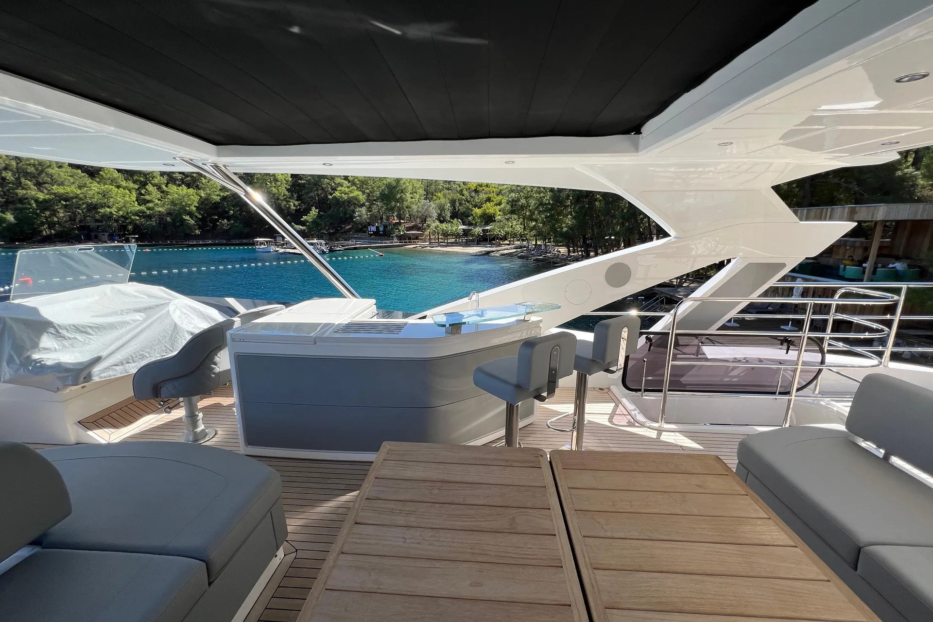 Sunseeker 76 Yacht | Экстрьер 6
