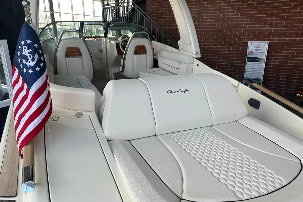 Chris-Craft Launch 28 GT | Экстрьер 0