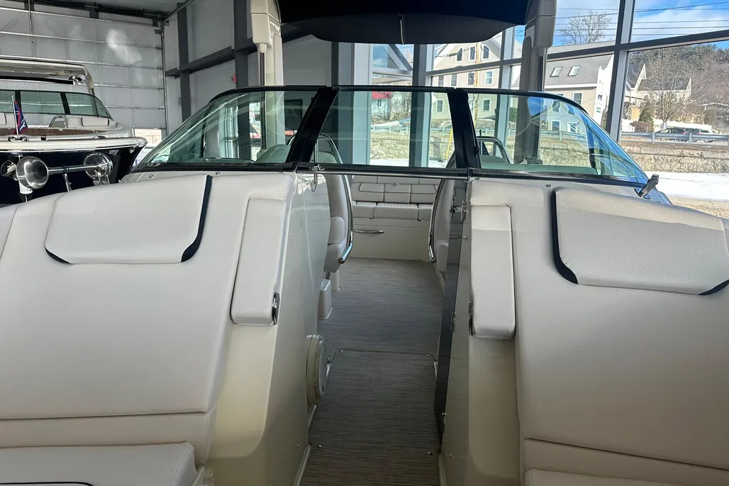 Chris-Craft Launch 28 GT | Экстрьер 7