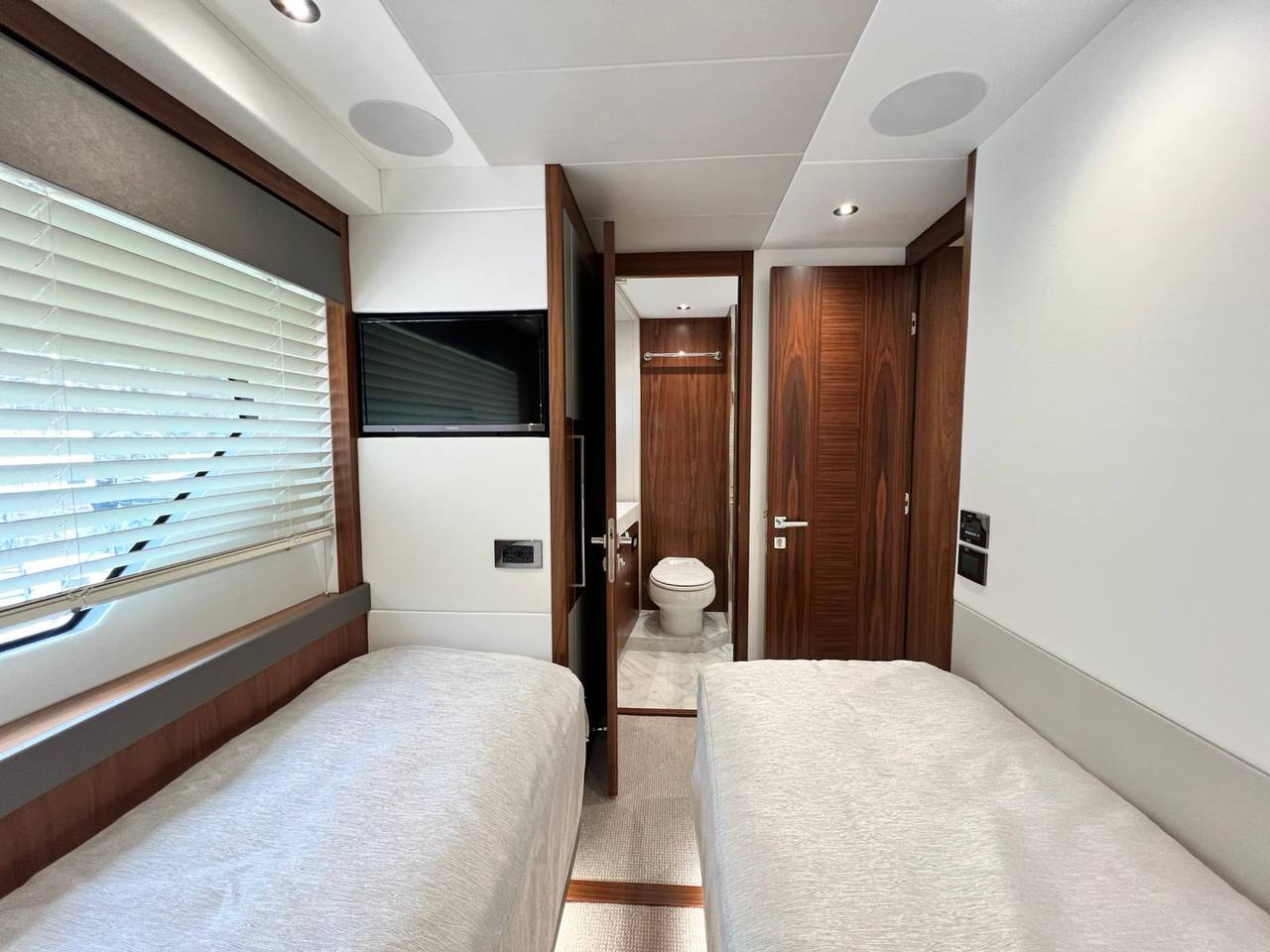 Sunseeker 76 Yacht | Экстрьер 28
