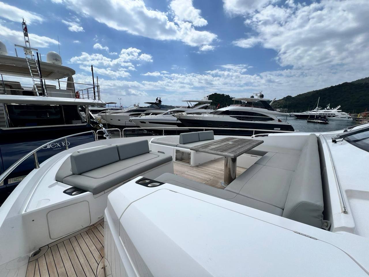 Sunseeker 76 Yacht | Экстрьер 3