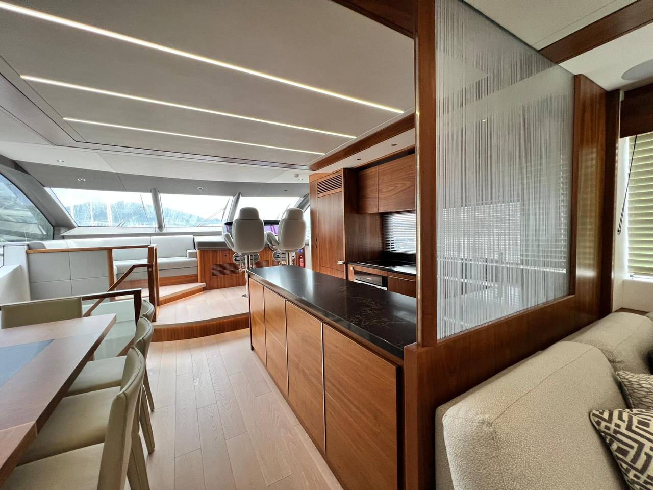 Sunseeker 76 Yacht | Экстрьер 3