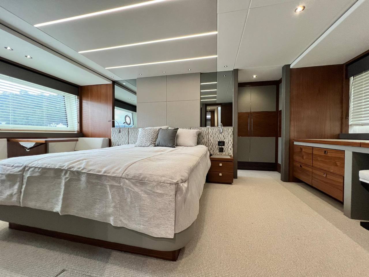 Sunseeker 76 Yacht | Экстрьер 12