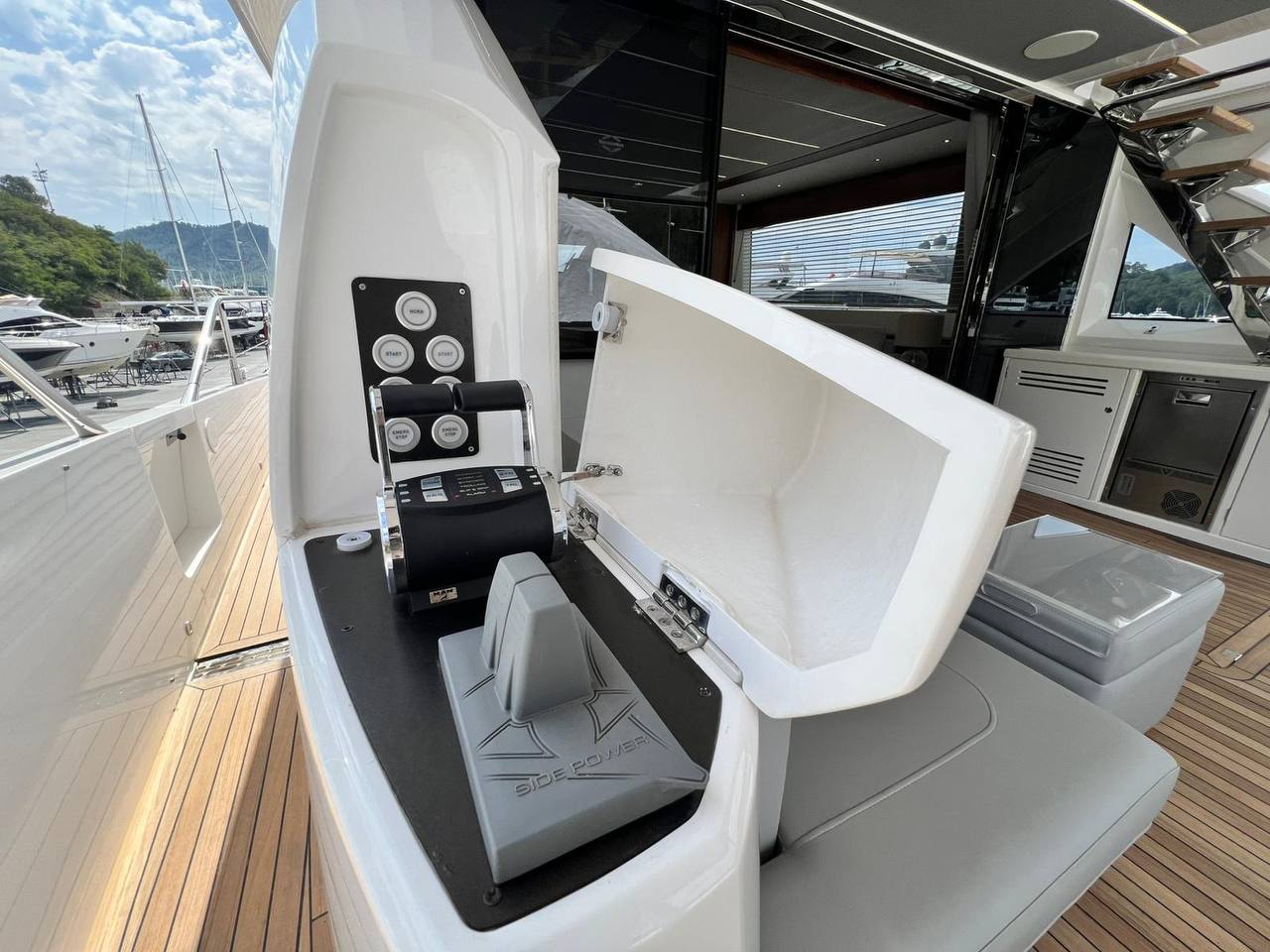 Sunseeker 76 Yacht | Экстрьер 11