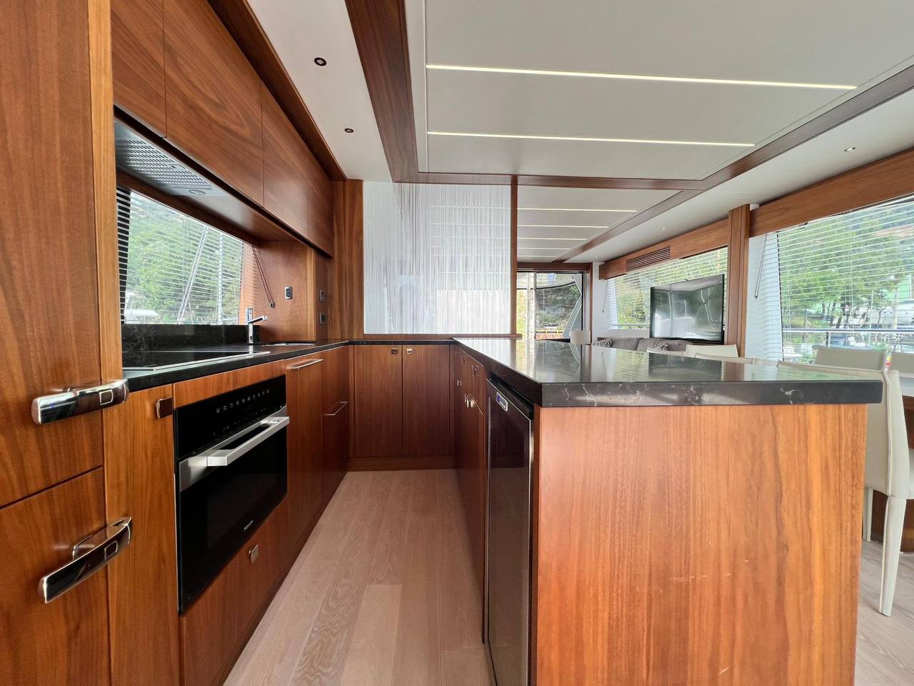 Sunseeker 76 Yacht | Экстрьер 4